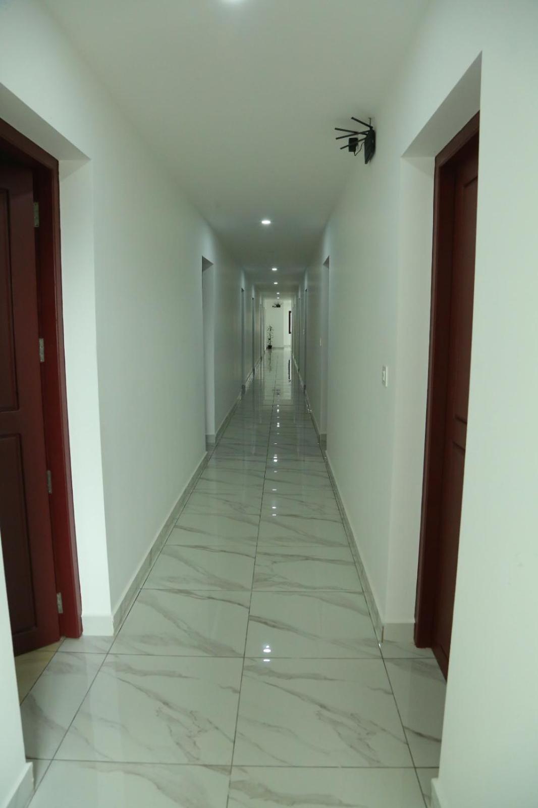 מלון נדומבסרי Grace Mary Residency מראה חיצוני תמונה